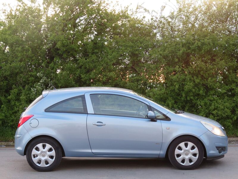 View VAUXHALL CORSA 1.4i 16v Club 5dr