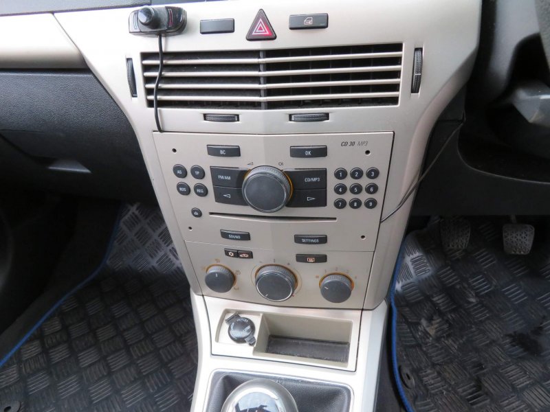 VAUXHALL ASTRA
