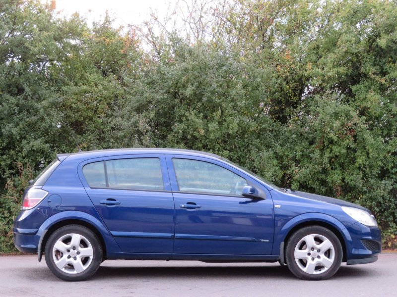 VAUXHALL ASTRA