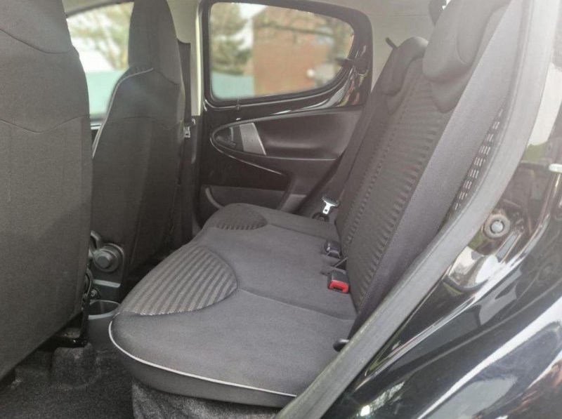 PEUGEOT 107