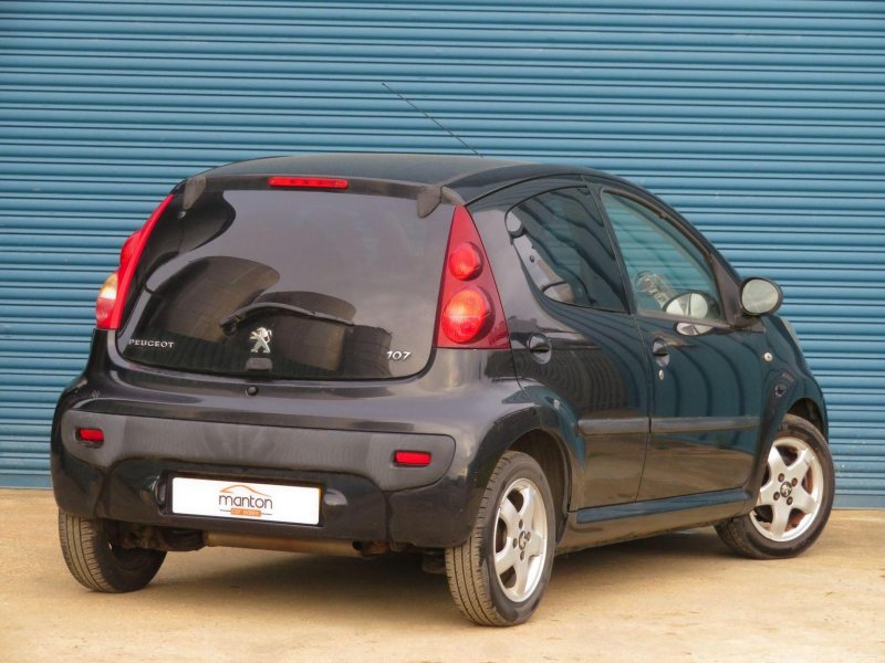 PEUGEOT 107