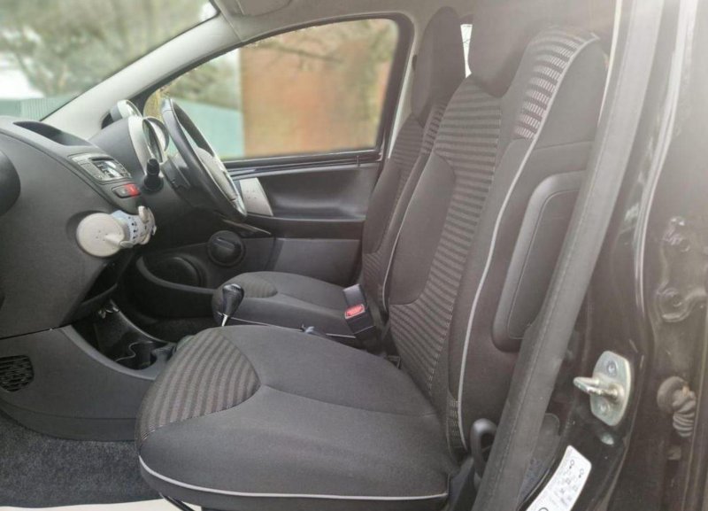 PEUGEOT 107