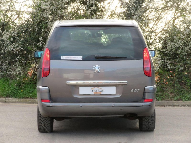 PEUGEOT 807