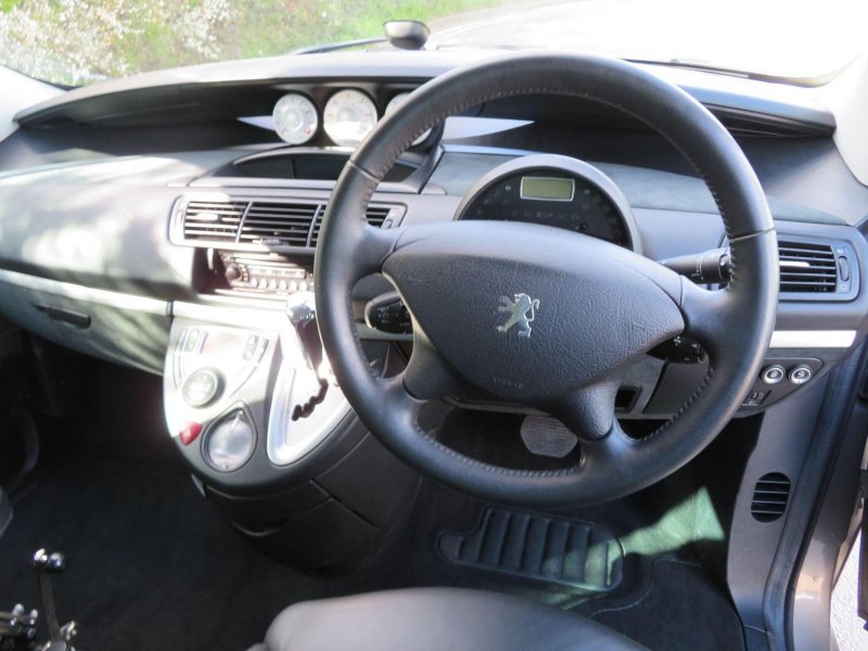 PEUGEOT 807