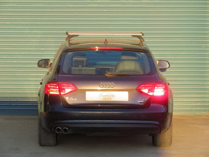 AUDI A4 AVANT
