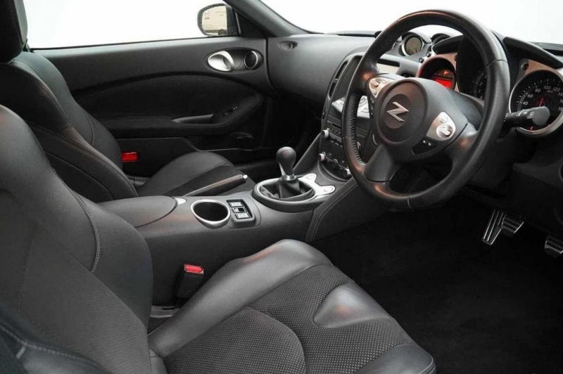 NISSAN 370Z