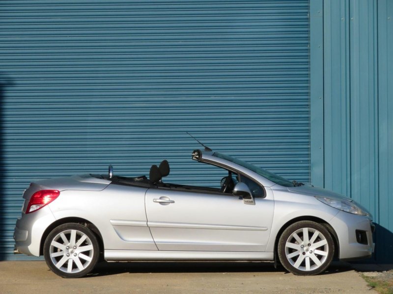 PEUGEOT 207 CC