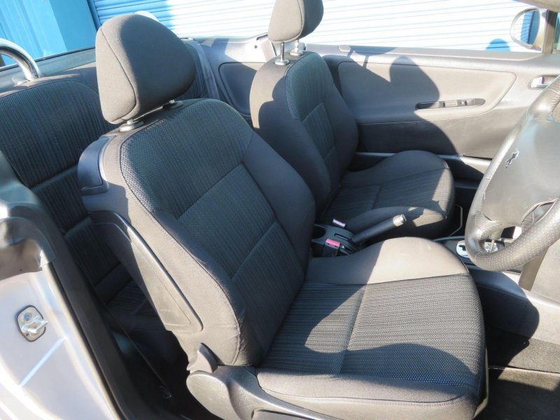 PEUGEOT 207 CC