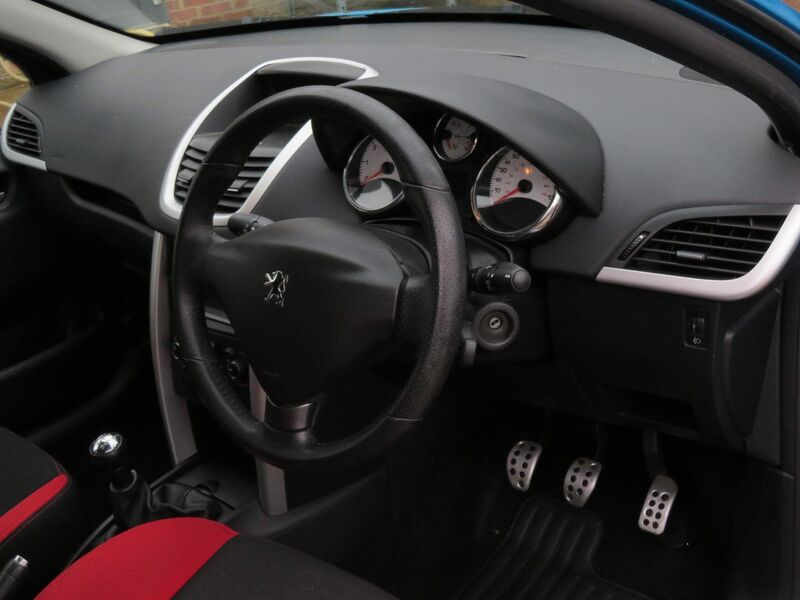 PEUGEOT 207
